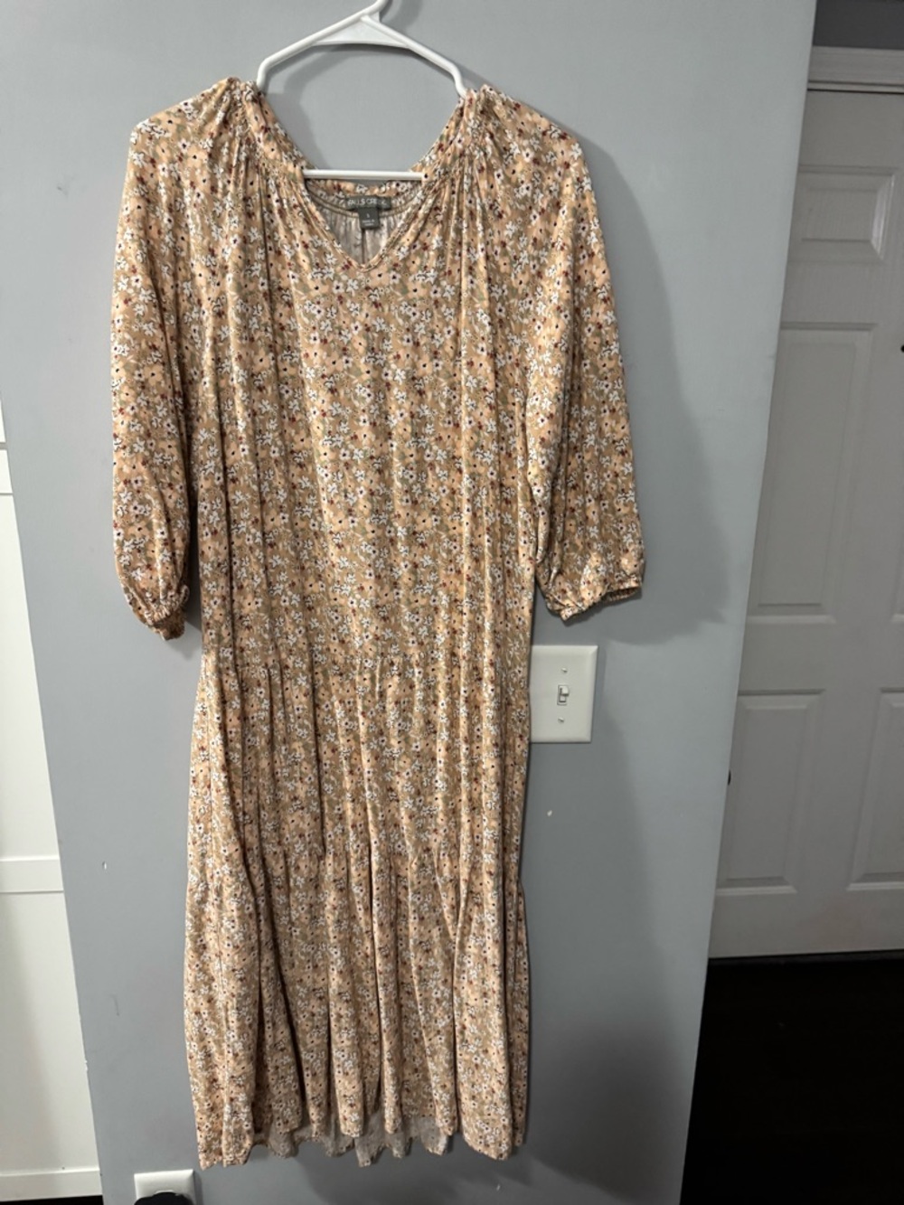 Women's Floral Tiered Midi Dress in Beige